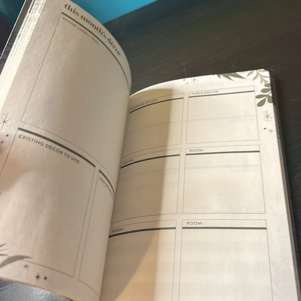 Erin Condren Winter 2021 Exclusive Holiday Petite Planner - Picture 6 of 7